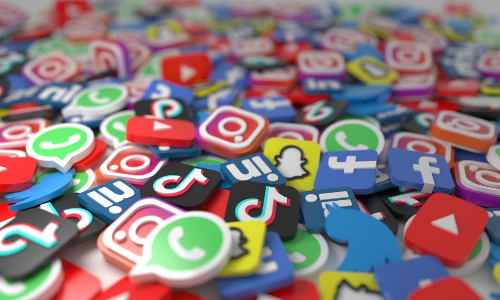 Uso de redes sociais para construir relacionamentos e aumentar visibilidade de marcas contratar Marketing